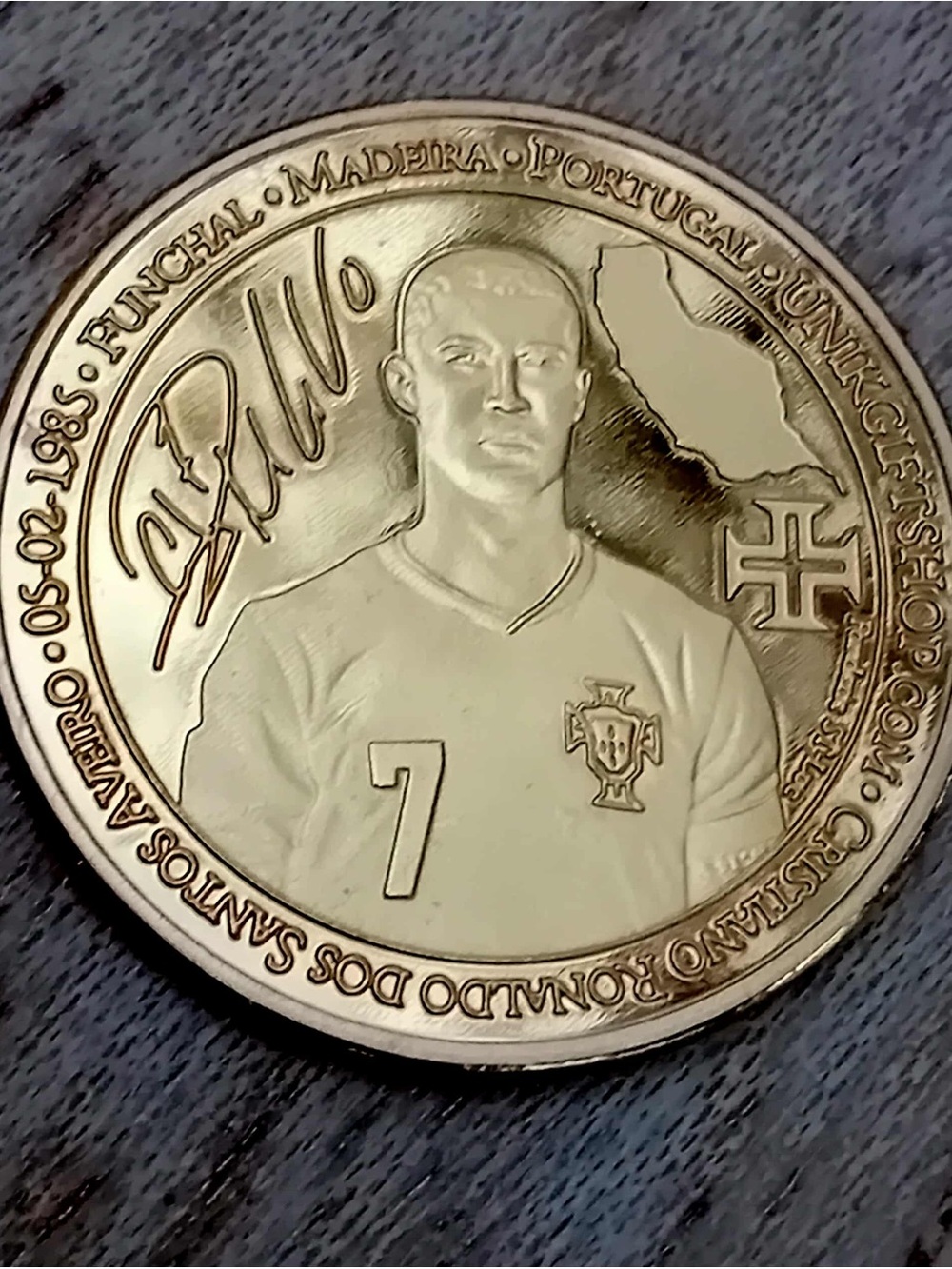 Cristiano Ronaldo Commemorative Gold-Tone Coin cr7 soccer portugal world cup 202